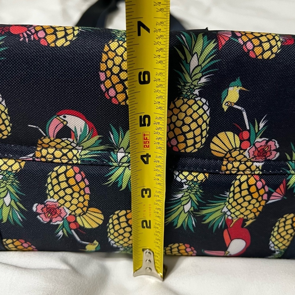 NWOT Vera Bradley Lighten Up Cooler Tote Toucan Black Yellow Zipper Top Bag - Picture 8 of 8